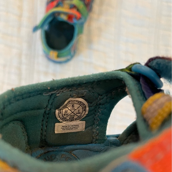 Toddler Keen size 6 - Picture 2 of 5